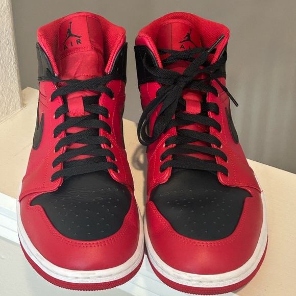 Jordan 1 Mid Reverse Bred (2021) *LIGHTLY WORN* Men’s Size 11.5 554724-660 - Picture 6 of 9
